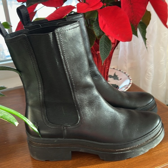 FRYE Chloe Chelsea Boots - Picture 2 of 10
